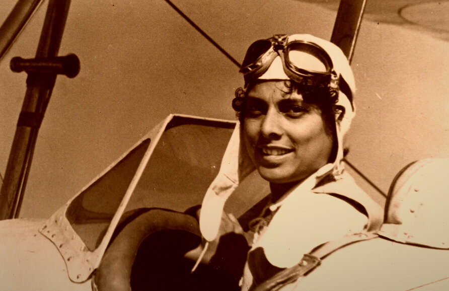 اولین زن خلبان هلی‌کوپتر