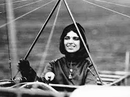 اولین گواهینامه برای خلبان زن